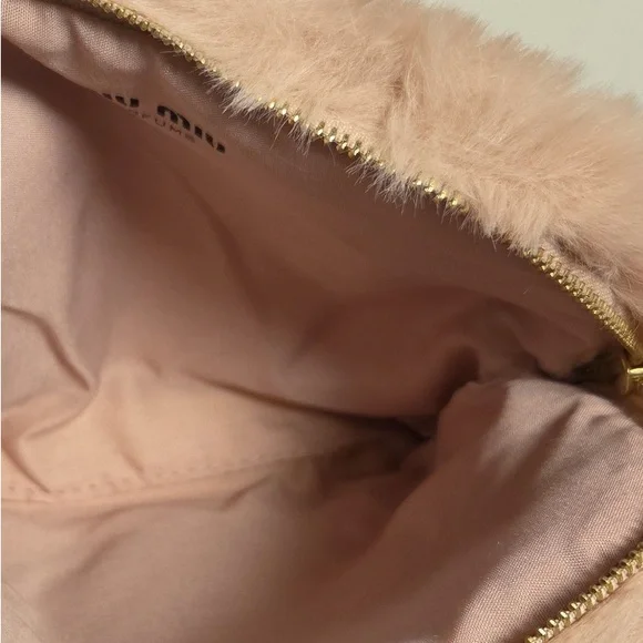 New in Box Rare Miu Miu Parfums GWP Larger Blush Faux Fur Clutch w/Gold Hardware - Picture 12 of 12